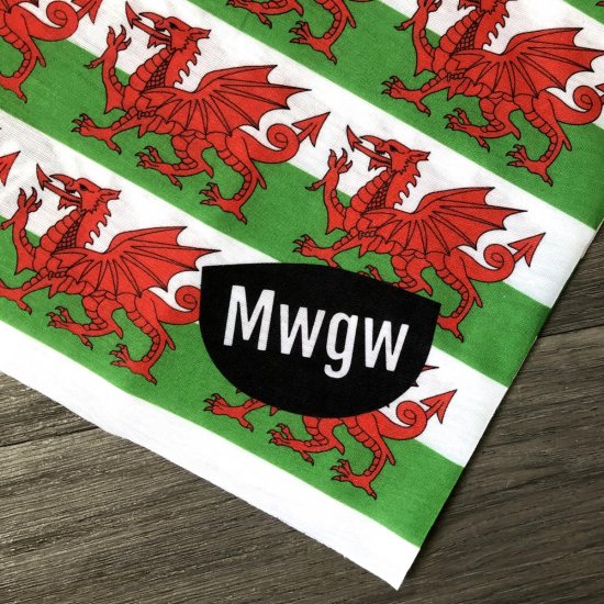 'Bandana Tiwbaidd Y Ddraig Goch' - gan MWGW