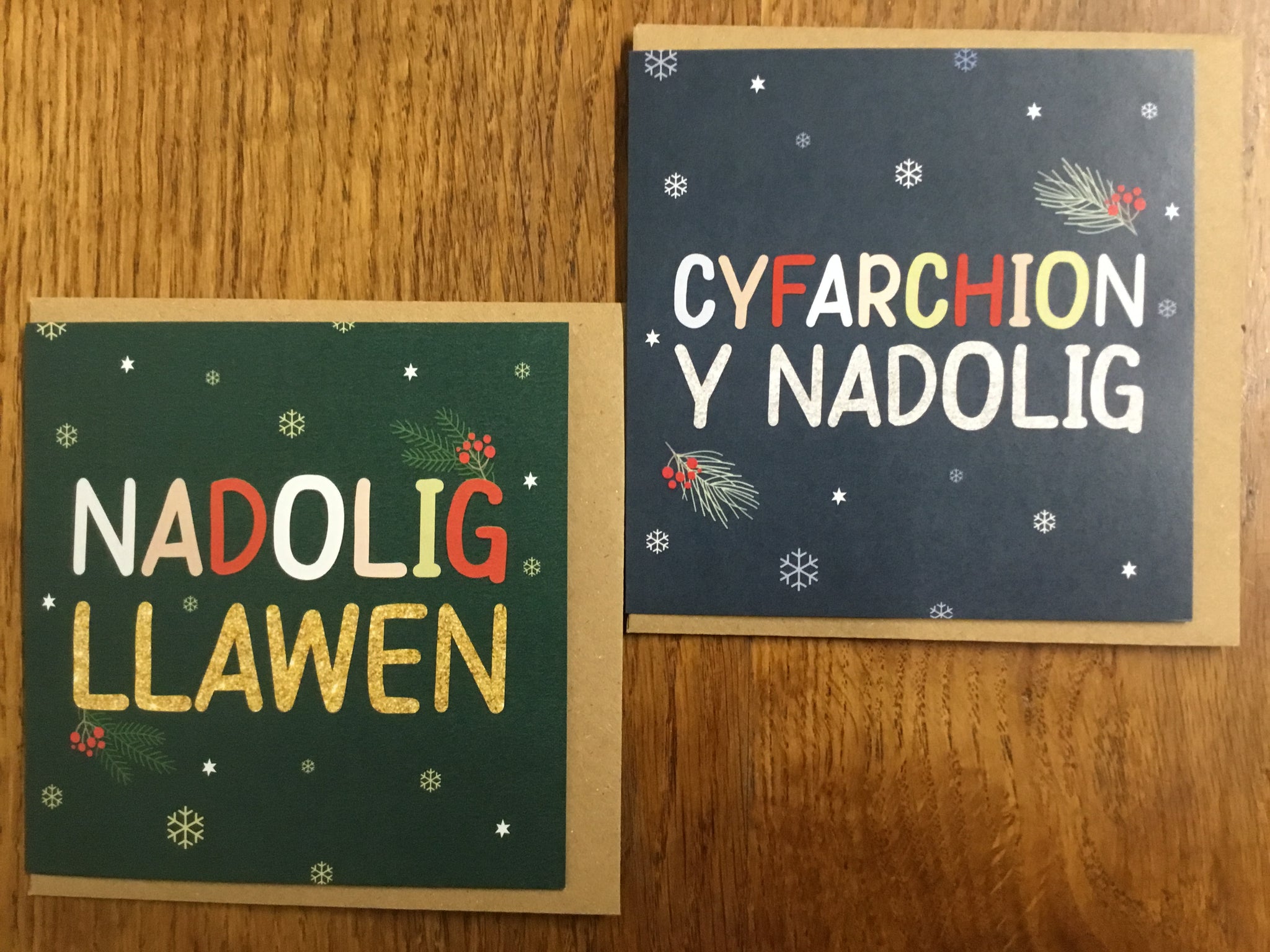 Pecyn o 8  Cerdyn Nadolig - Nadolig Llawen/Cyfarchion Nadolig'