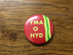Bathodyn botwm 'Yma o Hyd'